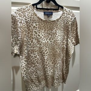 Jones of New York signature woman animal print top
